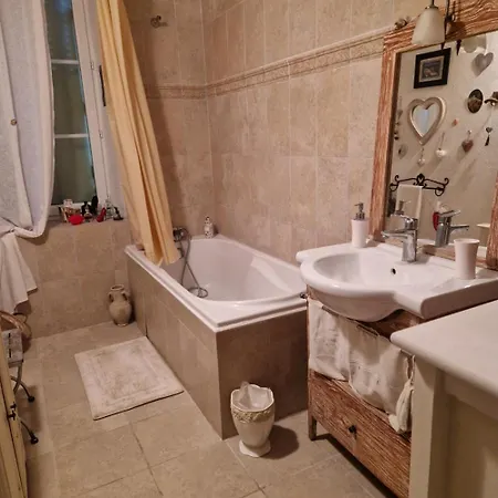 Charm & Folie Praslin