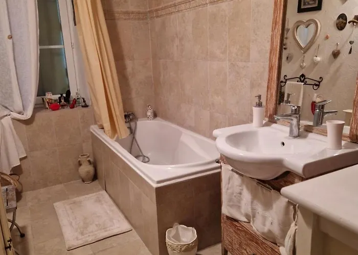 Charm & Folie Praslin